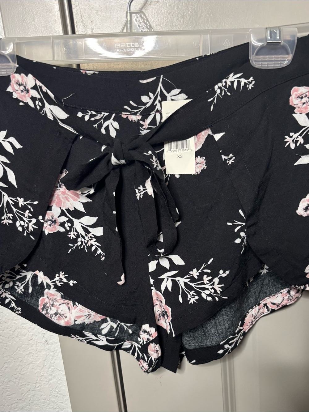 Kendall & Kylie Black Floral Tie-Waist Skort with Pink Accents